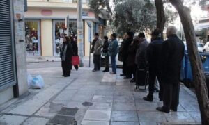 Δώρο Χριστουγέννων: Άσχημα νέα για 930.000 συνταξιούχους