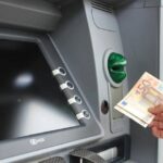 Πληρώνουν χιλιάδες κόσμο e-ΕΦΚΑ και ΔΥΠΑ – Ποιοι πάνε ταμείο
